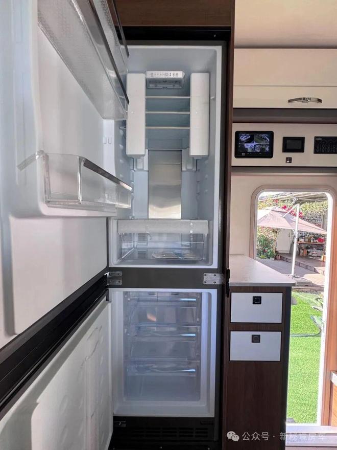 28亮相成都房车展空间配置做工接近完美ky开元棋牌自给自足的轻卡房车11月(图2)
