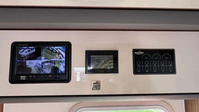 28亮相成都房车展空间配置做工接近完美ky开元棋牌自给自足的轻卡房车11月(图3)