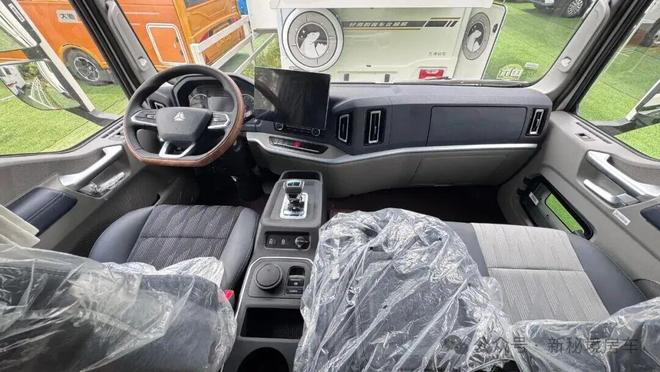 28亮相成都房车展空间配置做工接近完美ky开元棋牌自给自足的轻卡房车11月(图6)