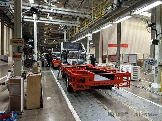 28亮相成都房车展空间配置做工接近完美ky开元棋牌自给自足的轻卡房车11月(图12)