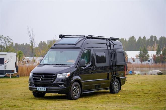 内舒适配置足一车多用奔驰斯宾特开元棋牌奔驰房车大B型房车车(图3)